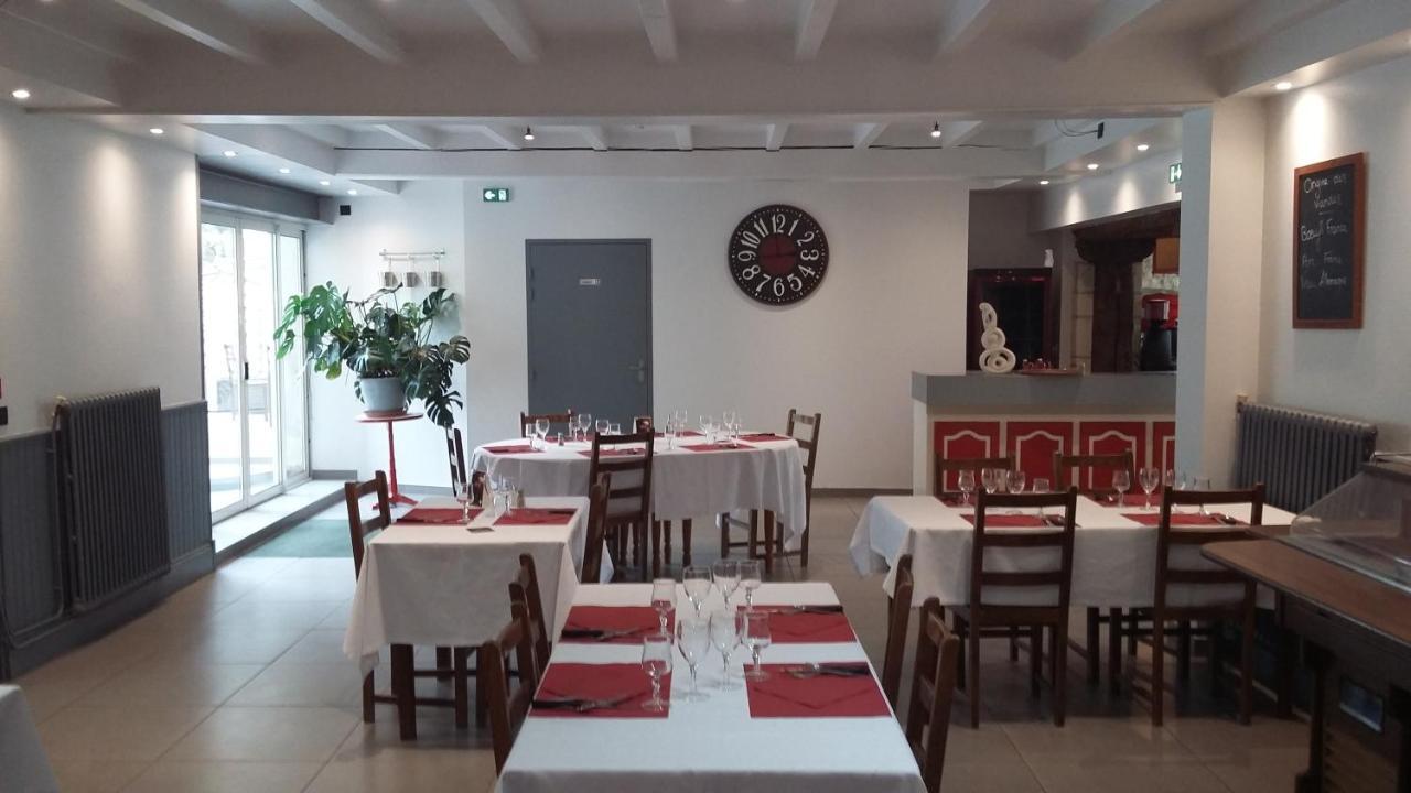 Le Saintongeais Hotel Berneuil  Bagian luar foto